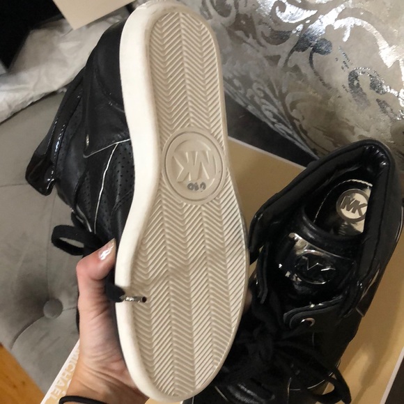 New In Box Michael Kors Sneaker Wedge 9 - Picture 5 of 8